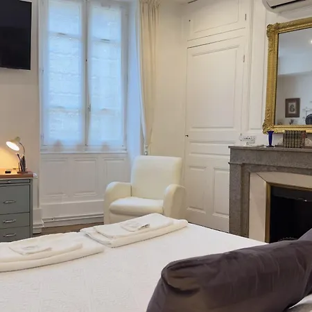 Bed and breakfast De Charme Au Coeur Du Vieux - Confort & Calme *