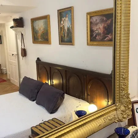 De Charme Au Coeur Du Vieux - Confort & Calme Bed and breakfast