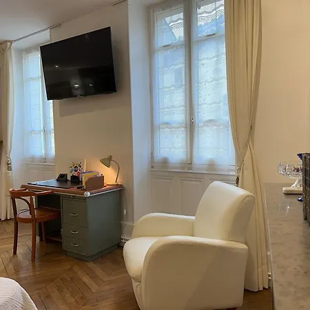 De Charme Au Coeur Du Vieux - Confort & Calme Bed and breakfast *